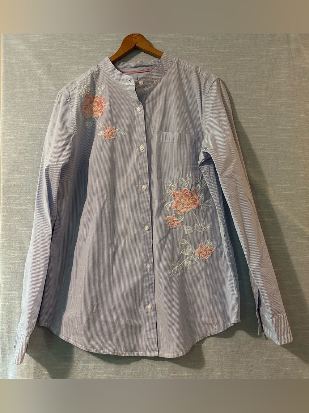 St. John’s Bay Blouse Long Sleeve Button Embroidery White/Blue Women’s Sz L NWOT